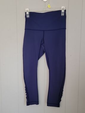 Lululemon Women's Pants Size 6 Purple Activewear Cropped Leggings